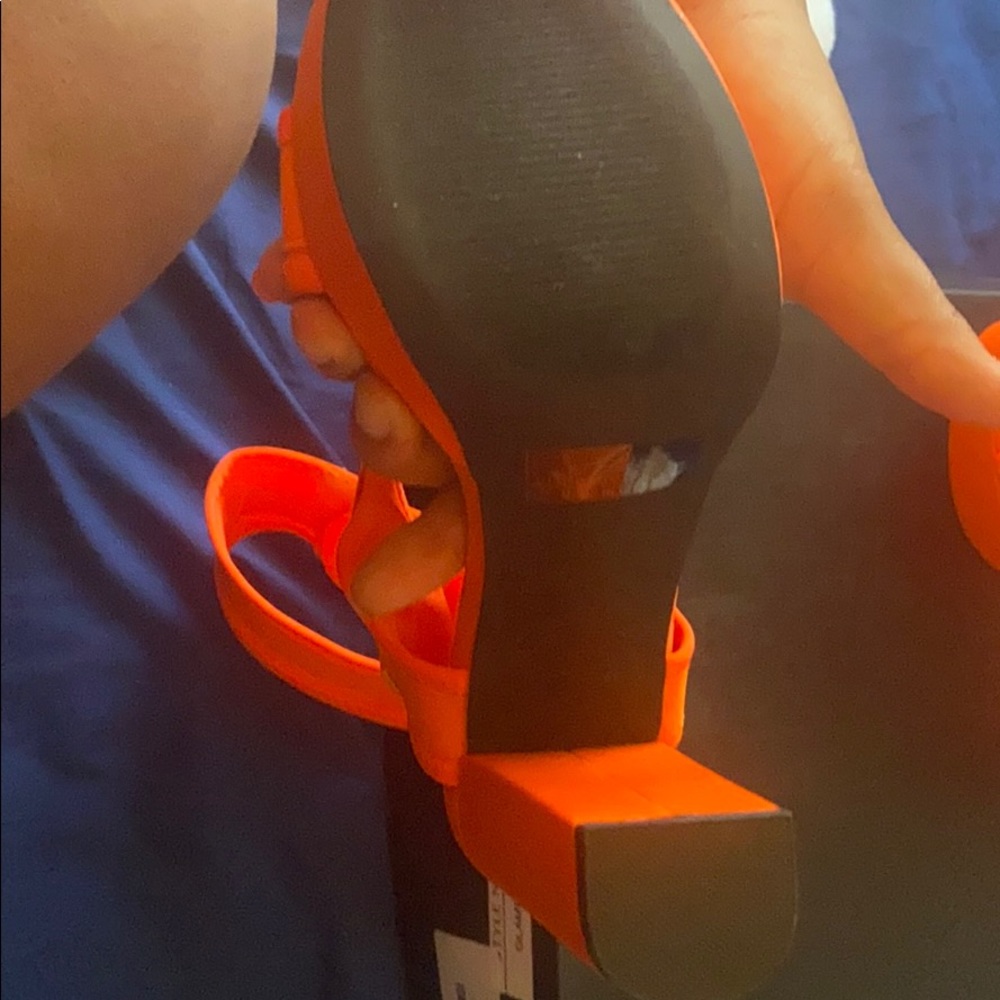 Orange heels - Picture 3 of 3